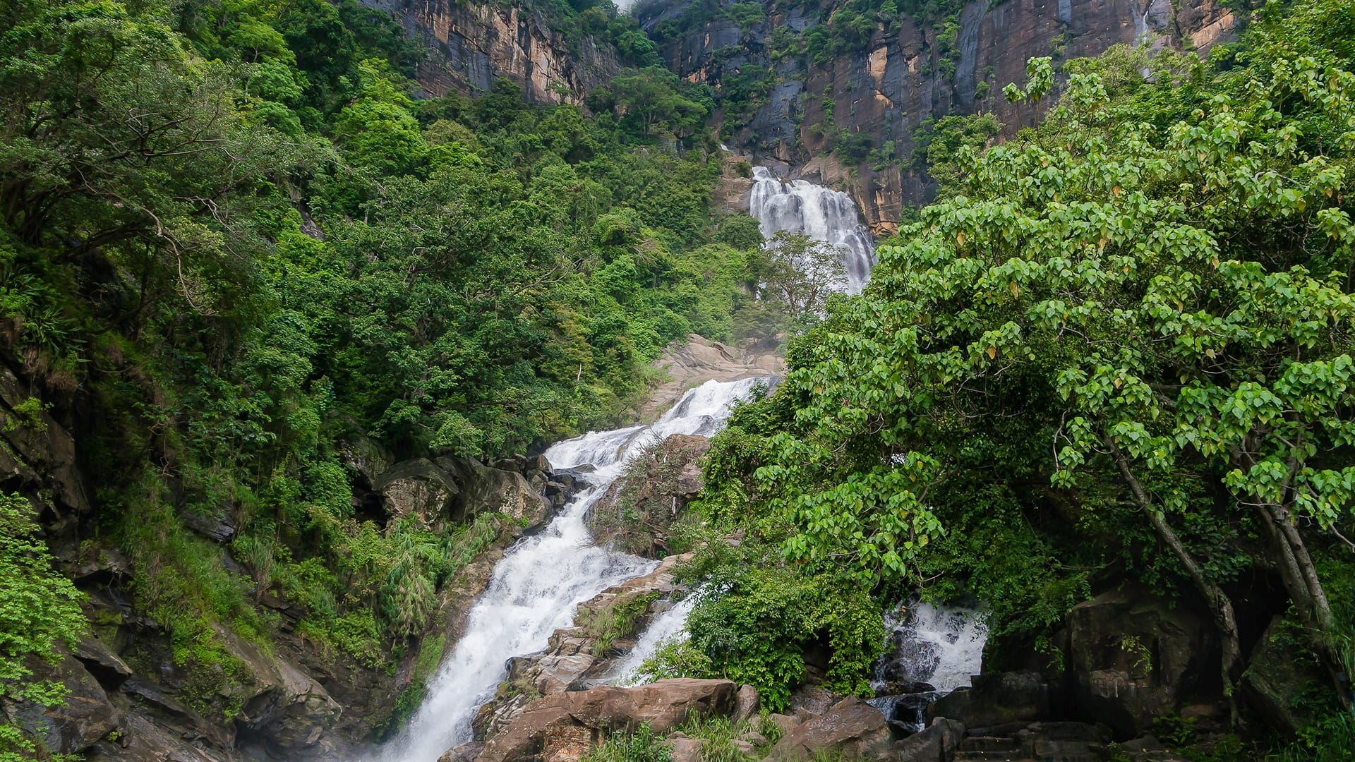 Ravana falls cascading down in Ella
